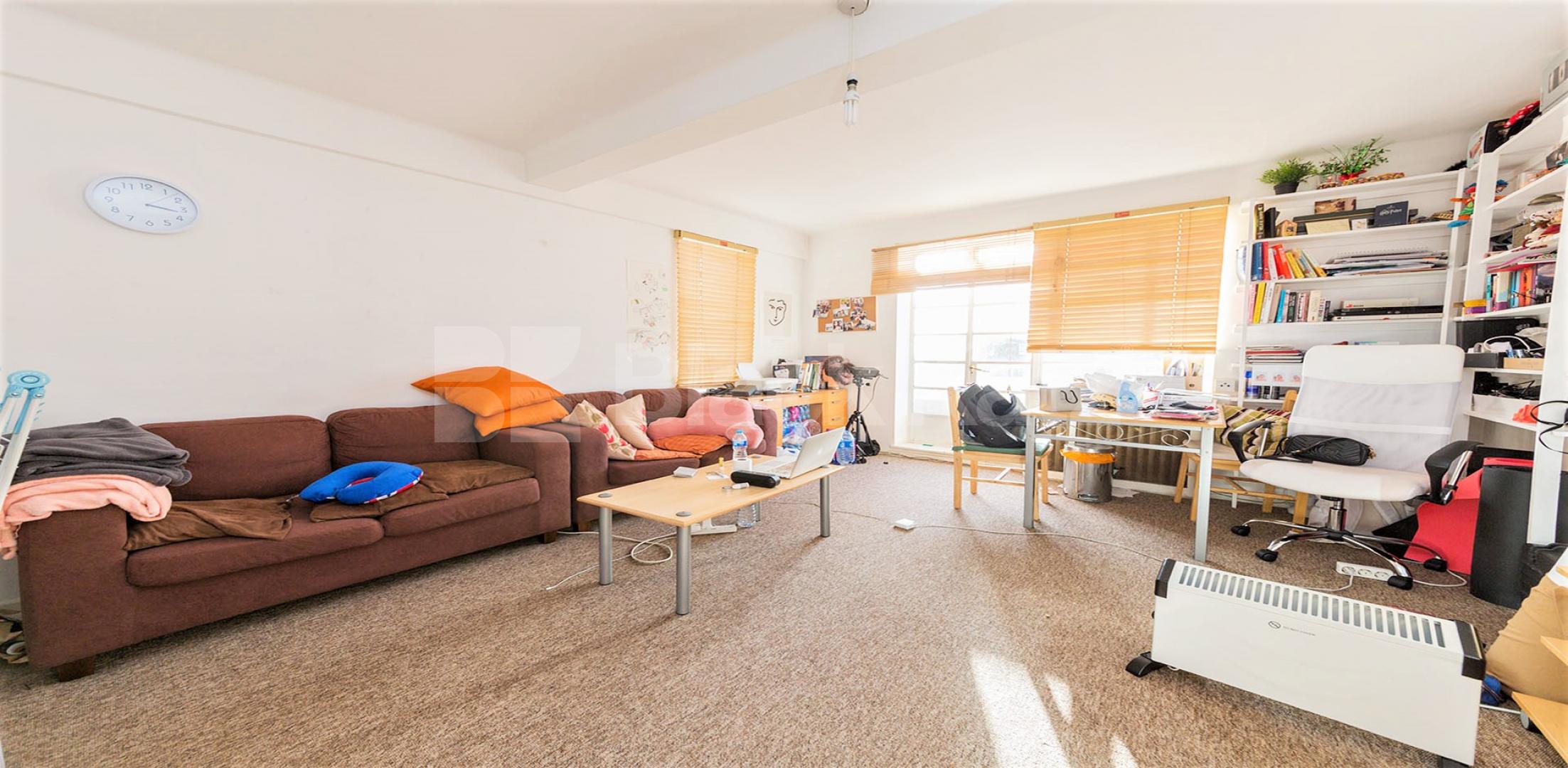 Large windows 2 Bedroom Apartment in The Grampians, Shepherds Bush Road W6
